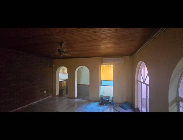 4 BEDROOM FREESTANDING FOR SALE IN FAUNA PARK